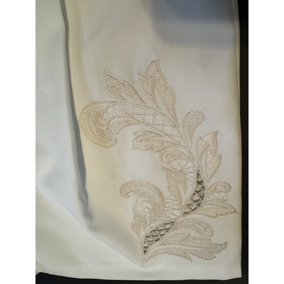 Jealous Tomato Shorts M Medium Ivory W Crochet Lace Trim NEW - Picture 4 of 9